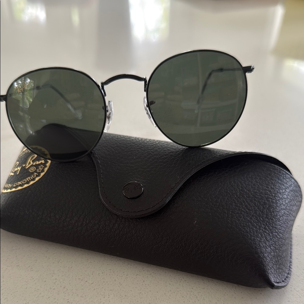 Ray-Ban Round Sunglasses with Black Case